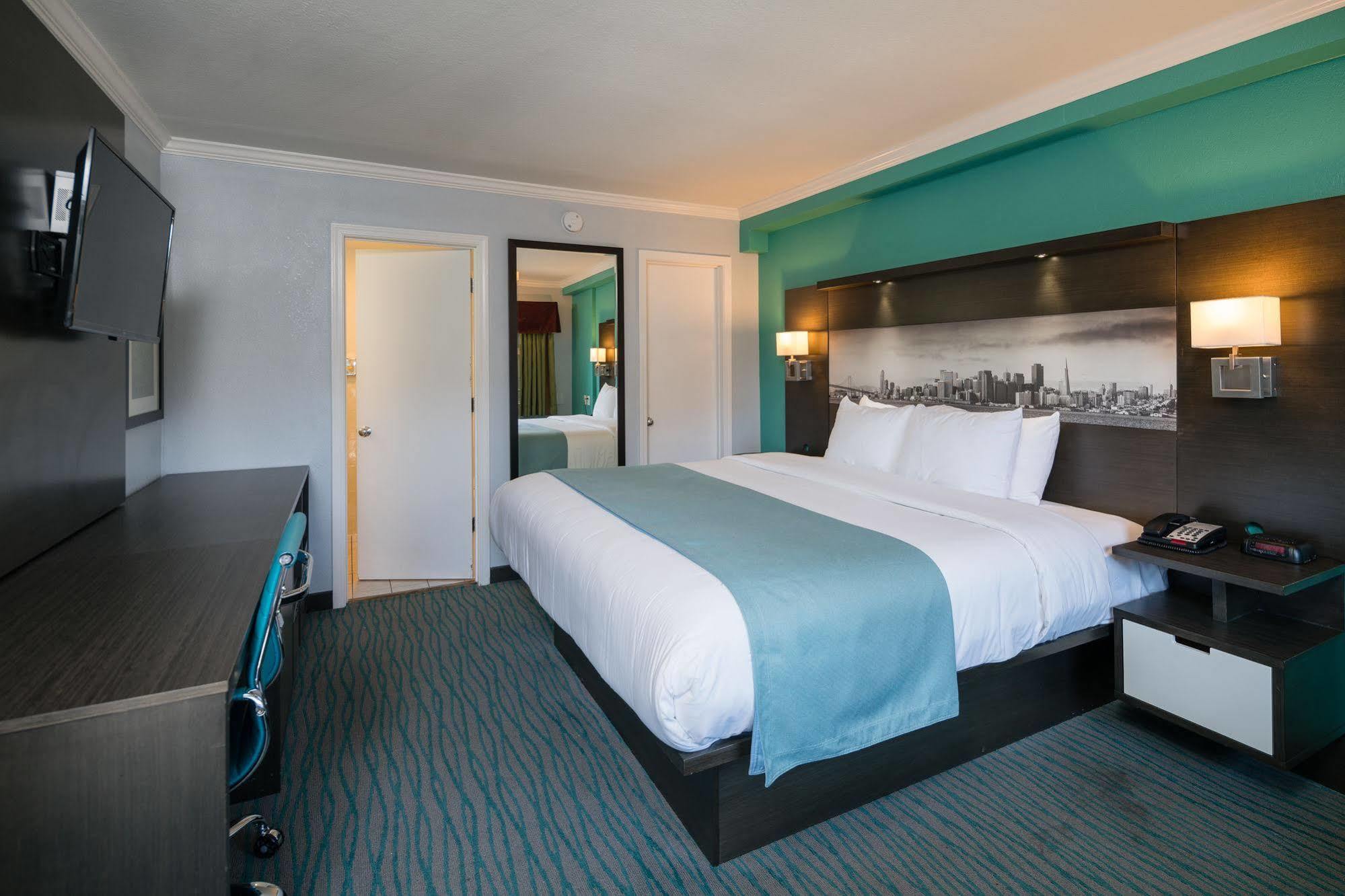 Chambre Lit King-Size Deluxe - Non-Fumeurs