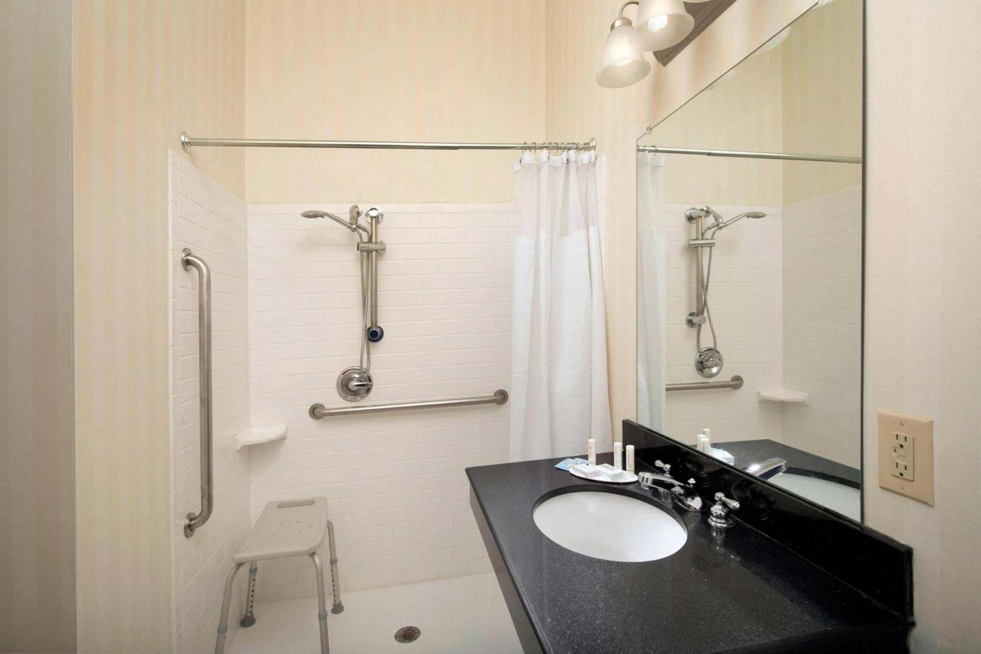 King Room with Bathtub - Mobility Access/Hearing Accessible