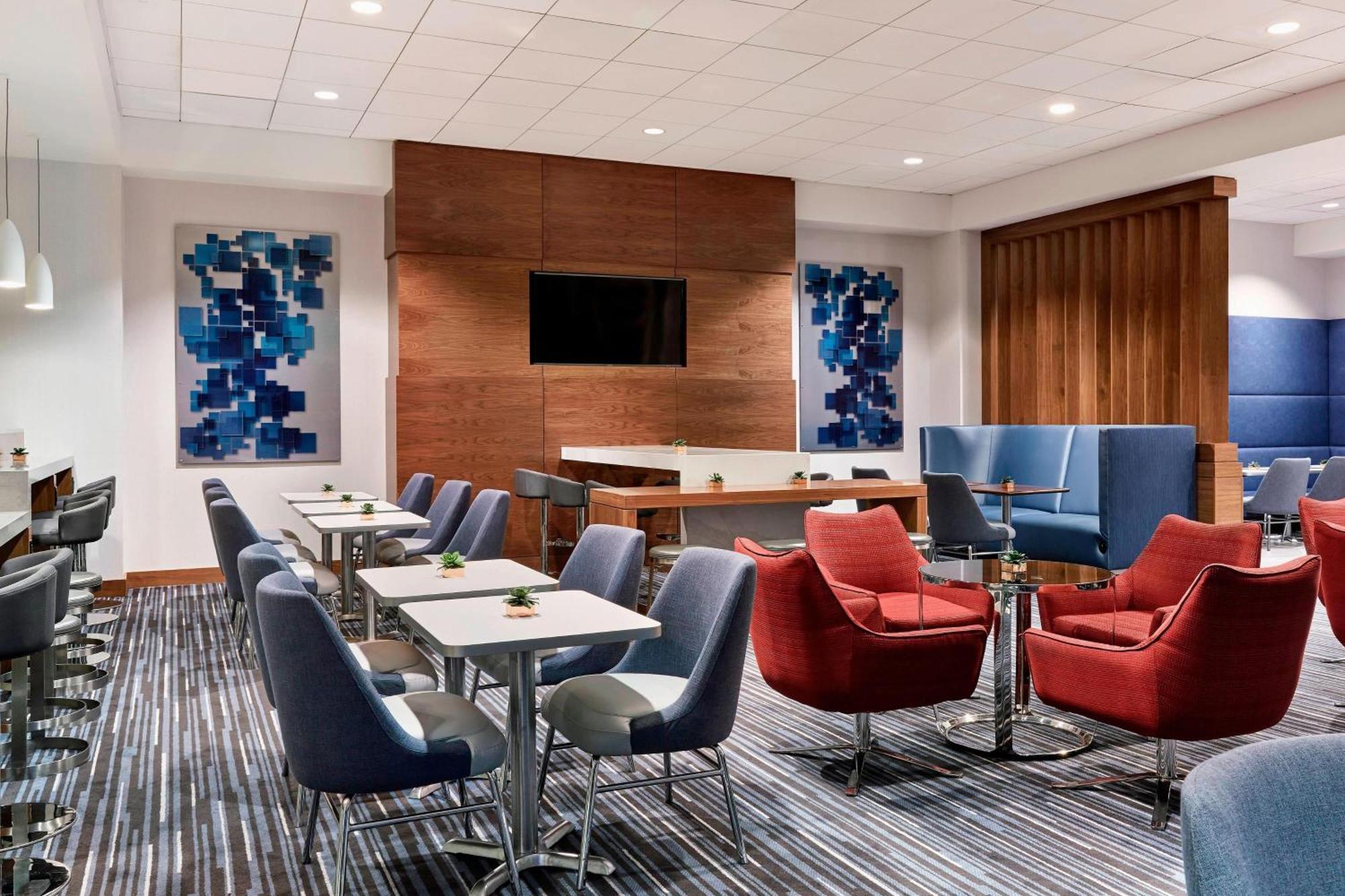 Camera Deluxe King con Accesso Club Lounge