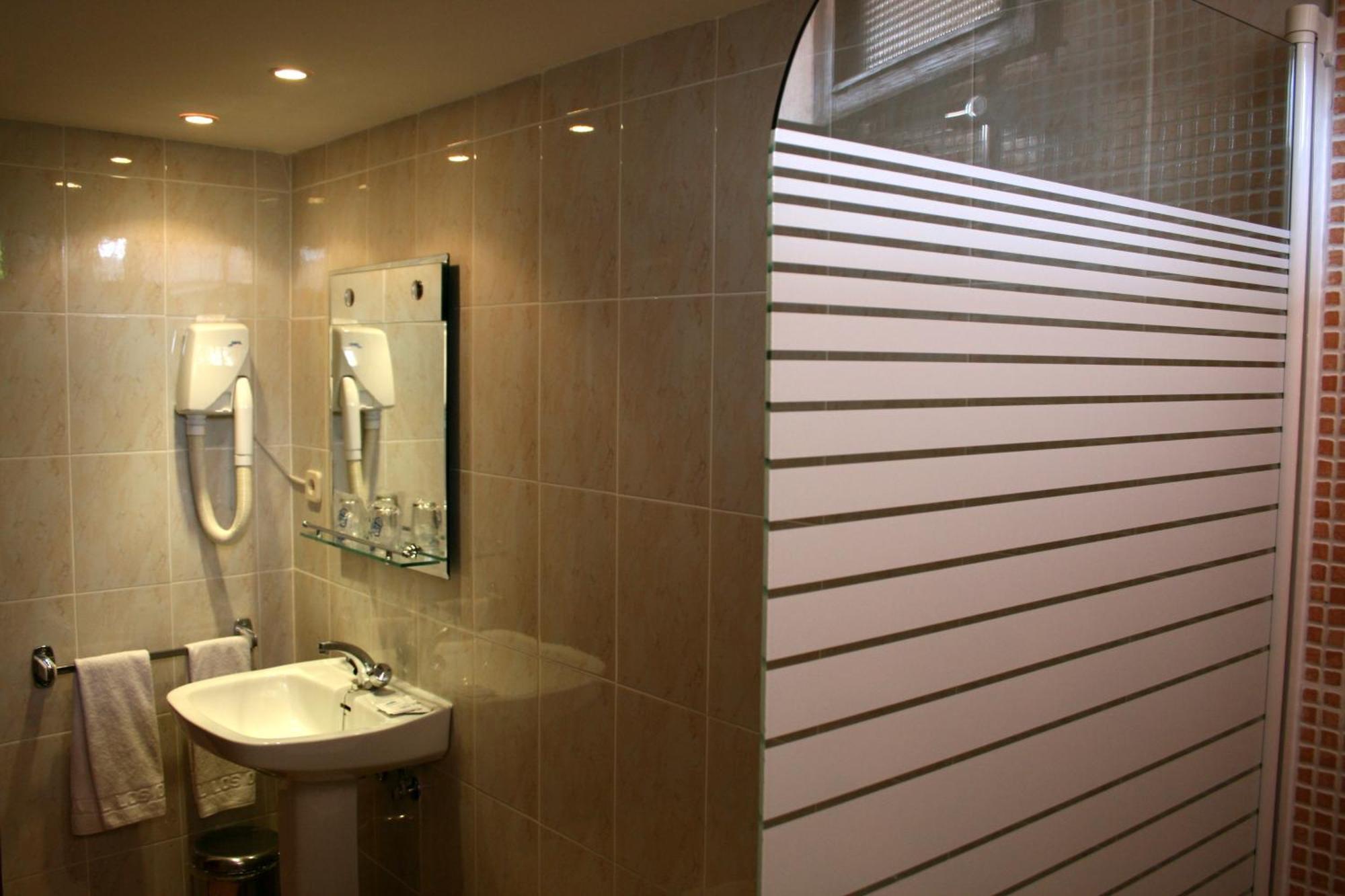 Triple Room,1272562963:JPEG