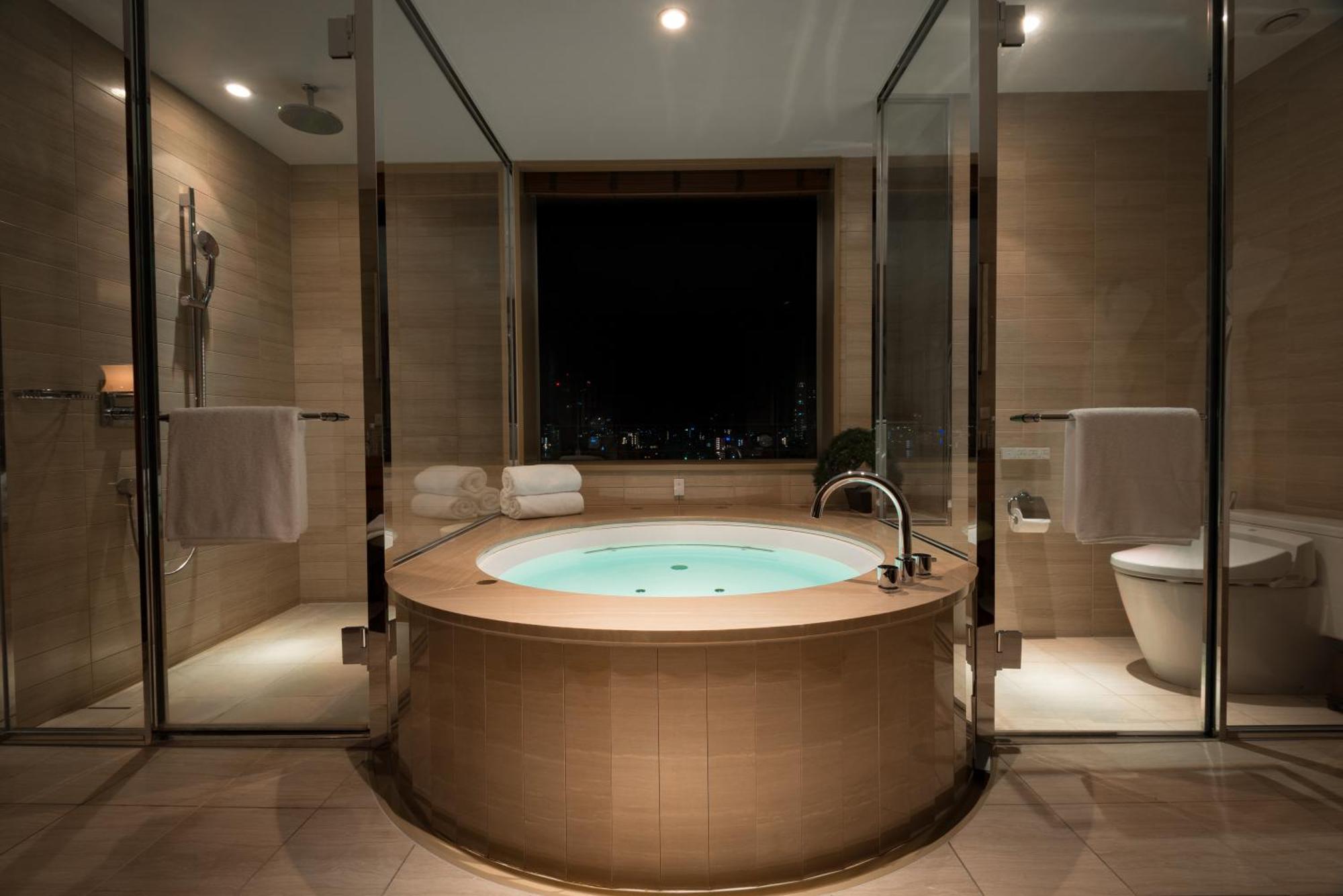 King Junior Suite on Higher Floor with Complimentary Minibar