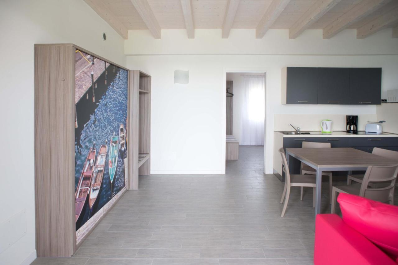 Deluxe One-Bedroom Apartment,718696840:JPEG