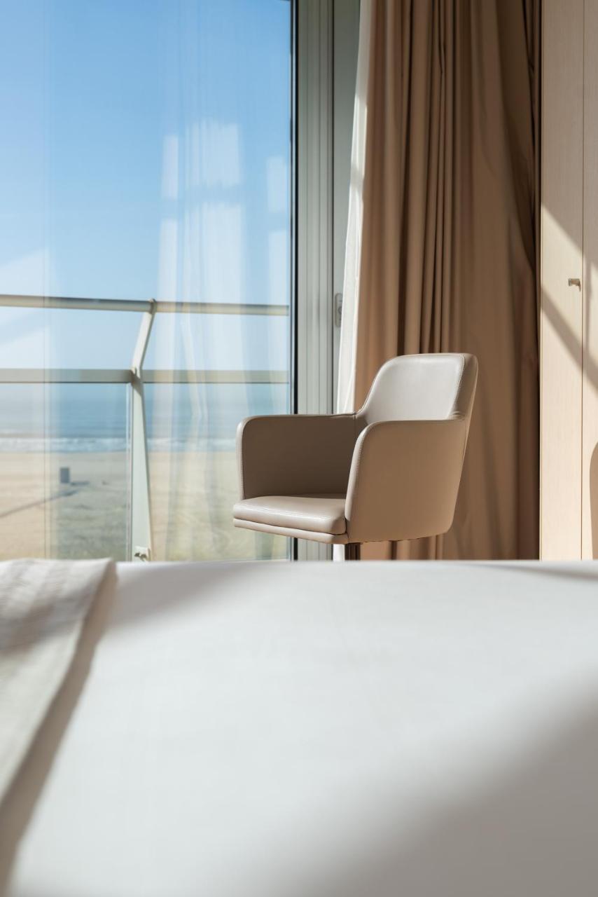 Deluxe Suite with Front Sea View