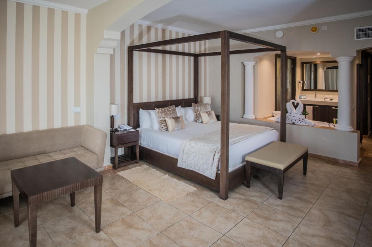 Junior Suite Colonial Club con Vasca Idromassaggio e WiFi Gratis (Solo Adulti Maggiorenni)