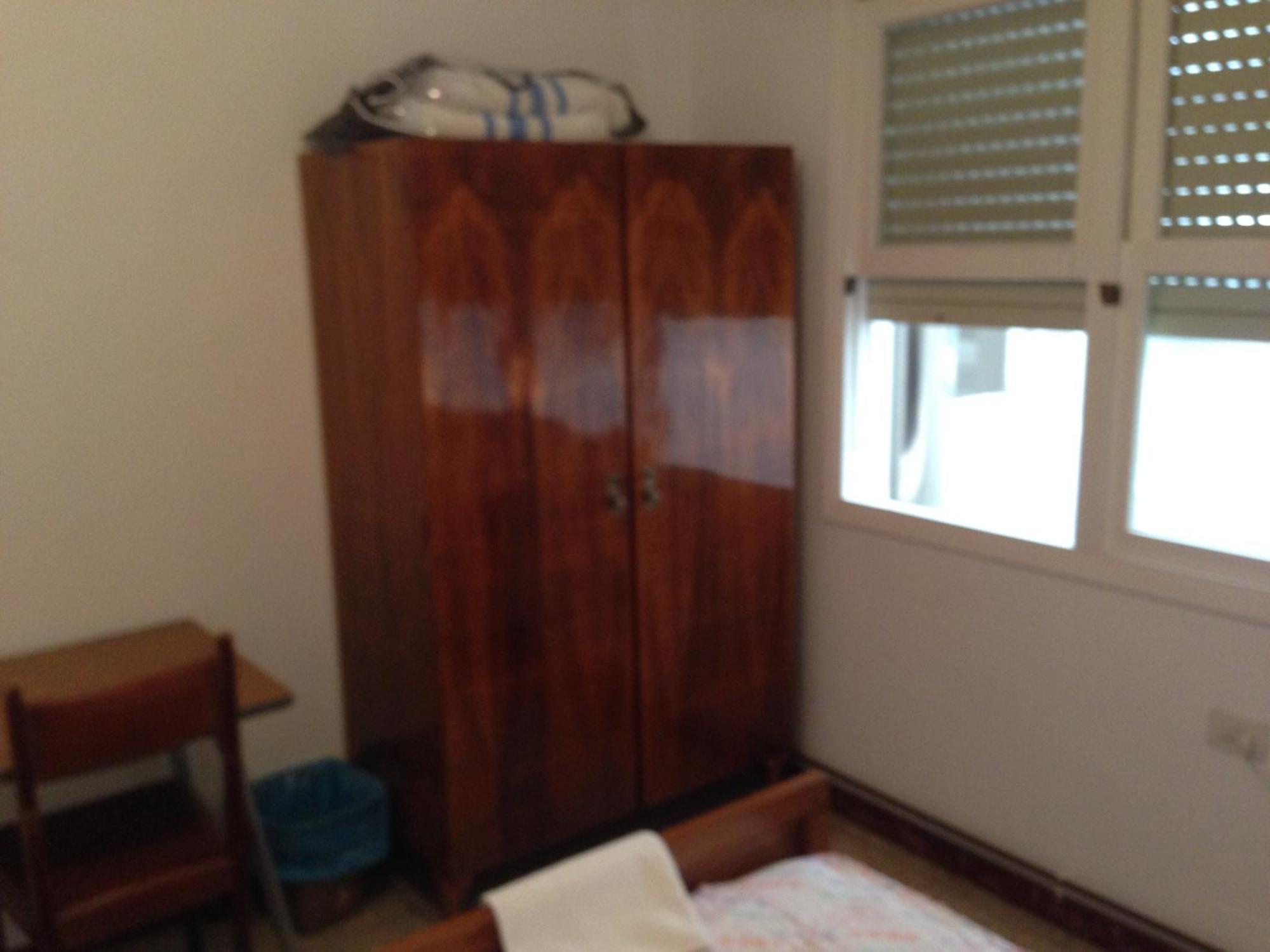 Interior Twin Room with Shared Bathroom,774067783:JPEG