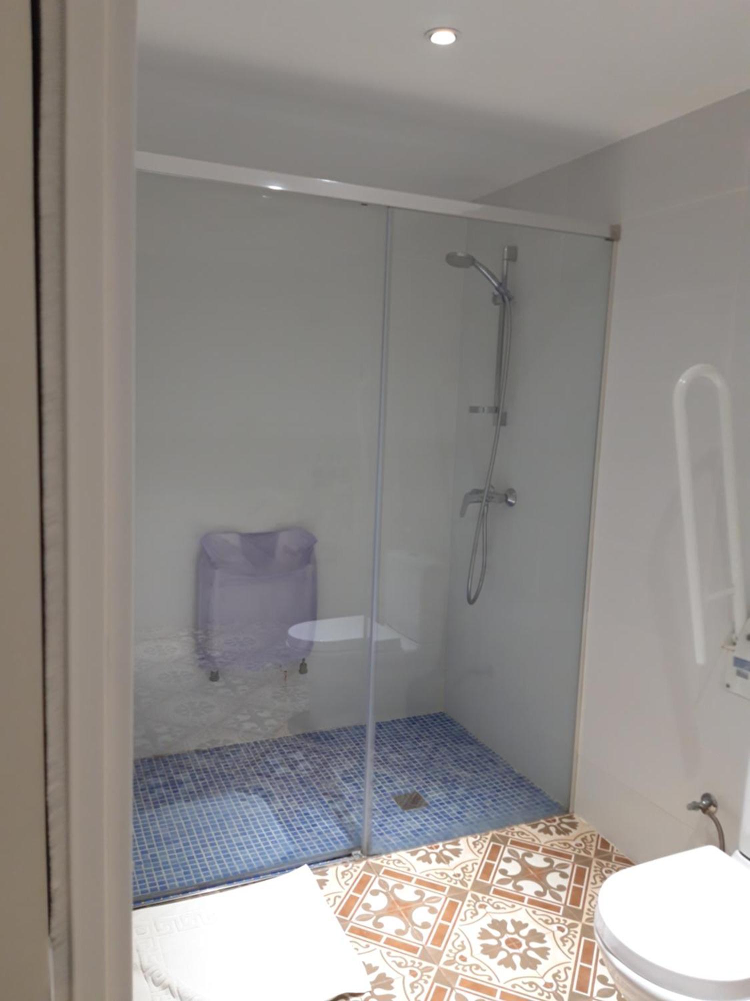 Chambre Double ou Lits Jumeaux avec Salle de Bains Privative