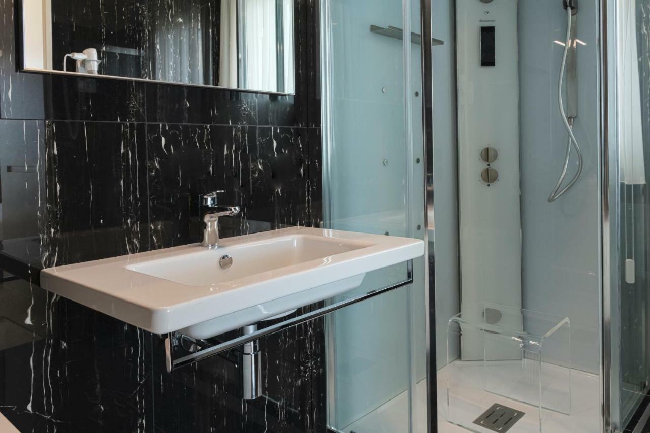 Doppelzimmer mit Whirlpool-Badewanne