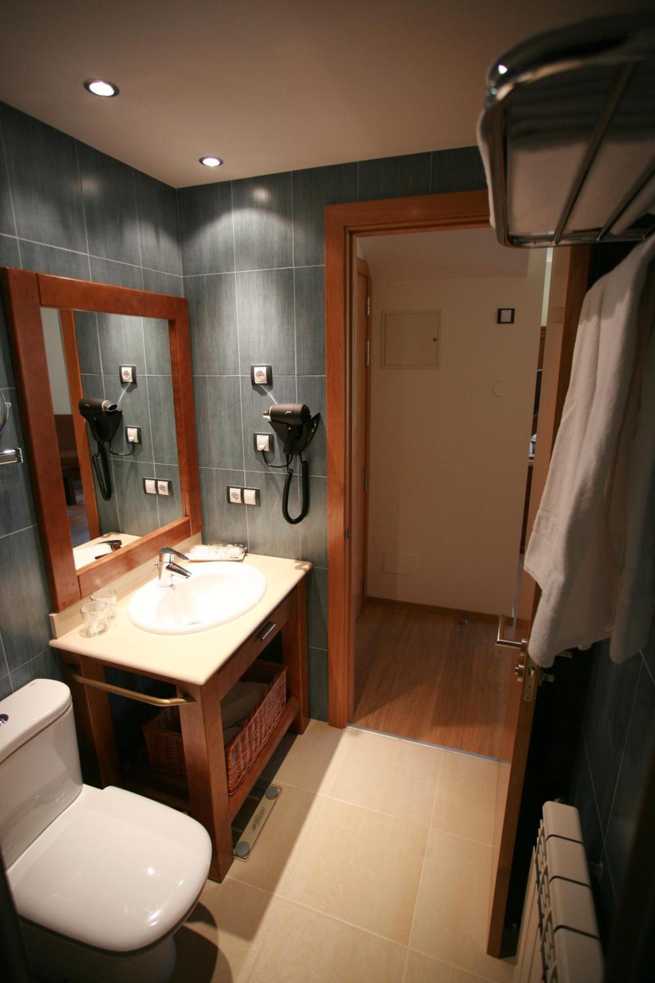 Suite with Spa Access (2 Adults and 3 Children)
