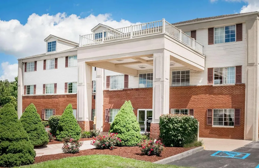 Days Inn By Wyndham Norton-1