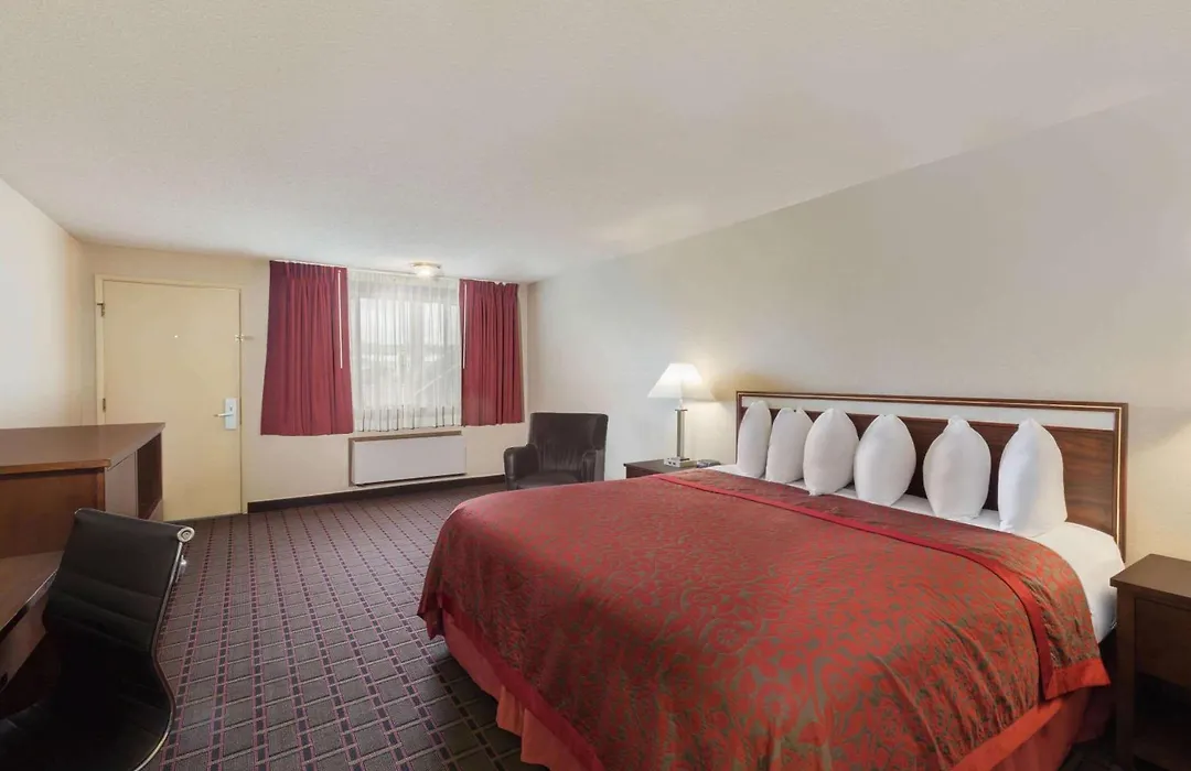 Days Inn By Wyndham Auburn-1