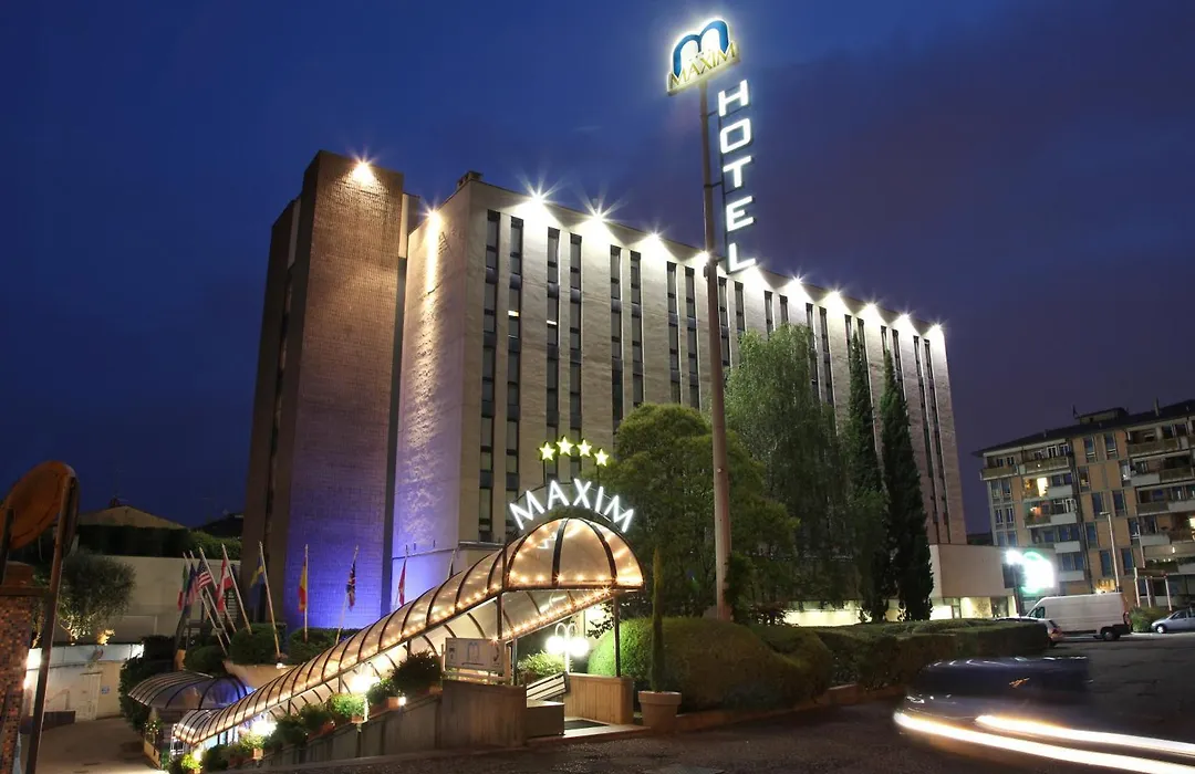 Hotel Maxim-1