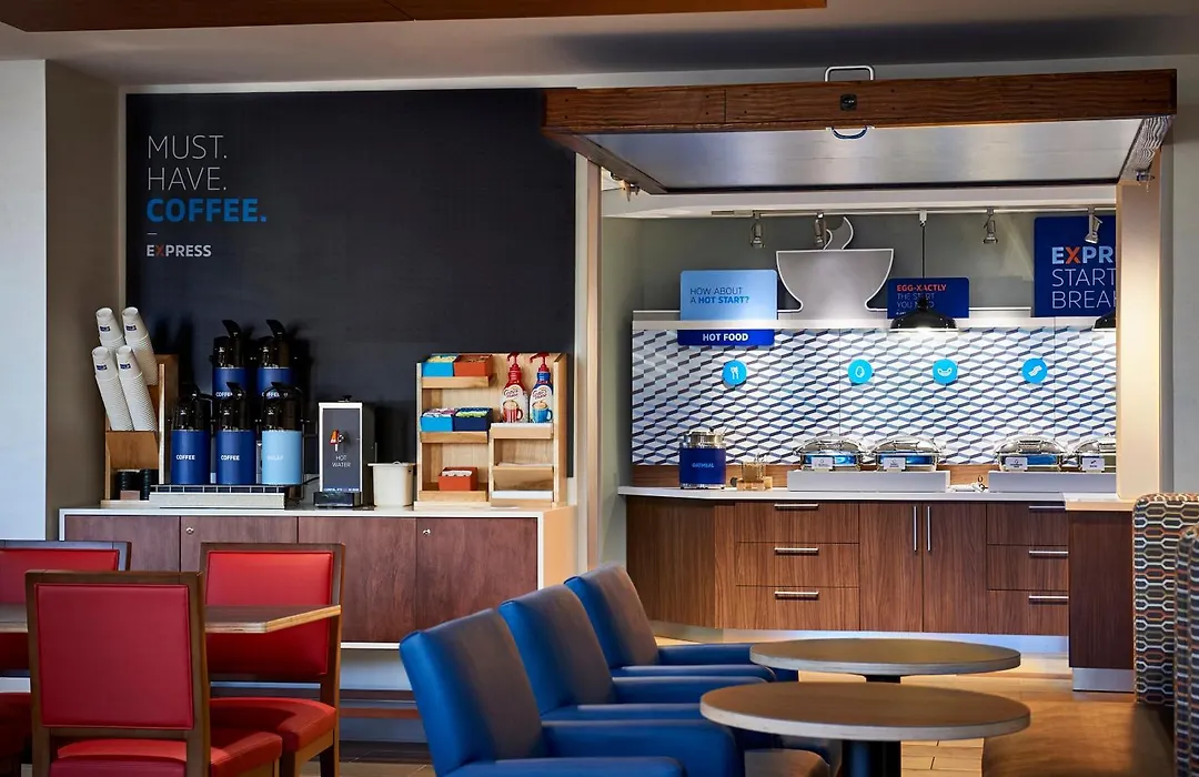 Holiday Inn Express & Suites - Fayetteville By Ihg-1