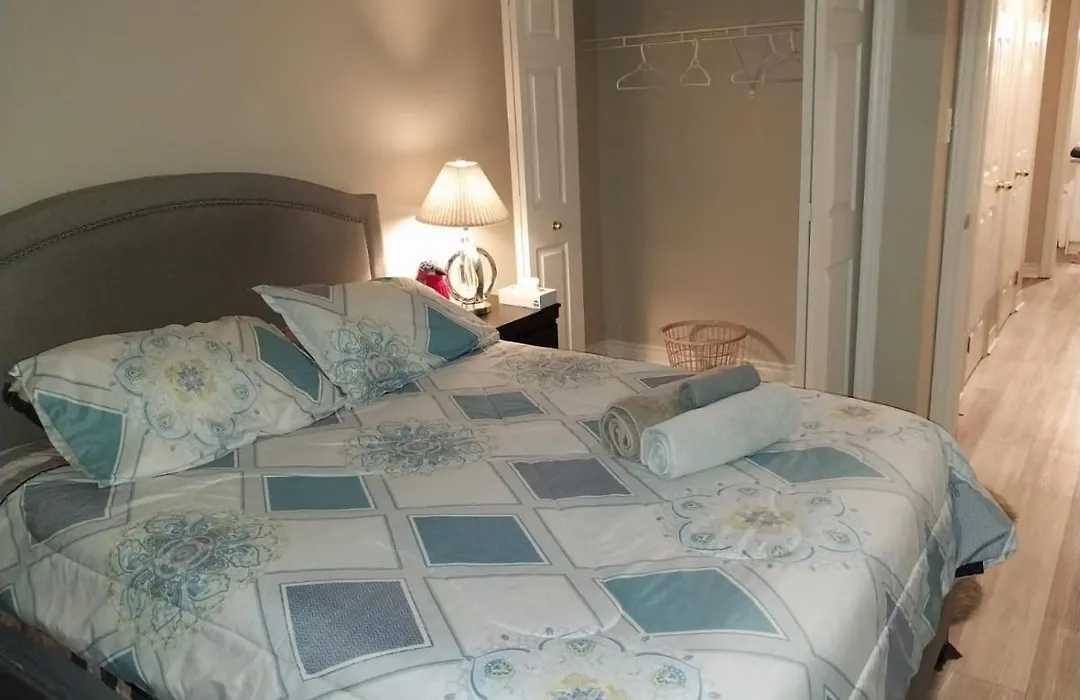 Lovely And Calm Townhouse With Free Parking-1