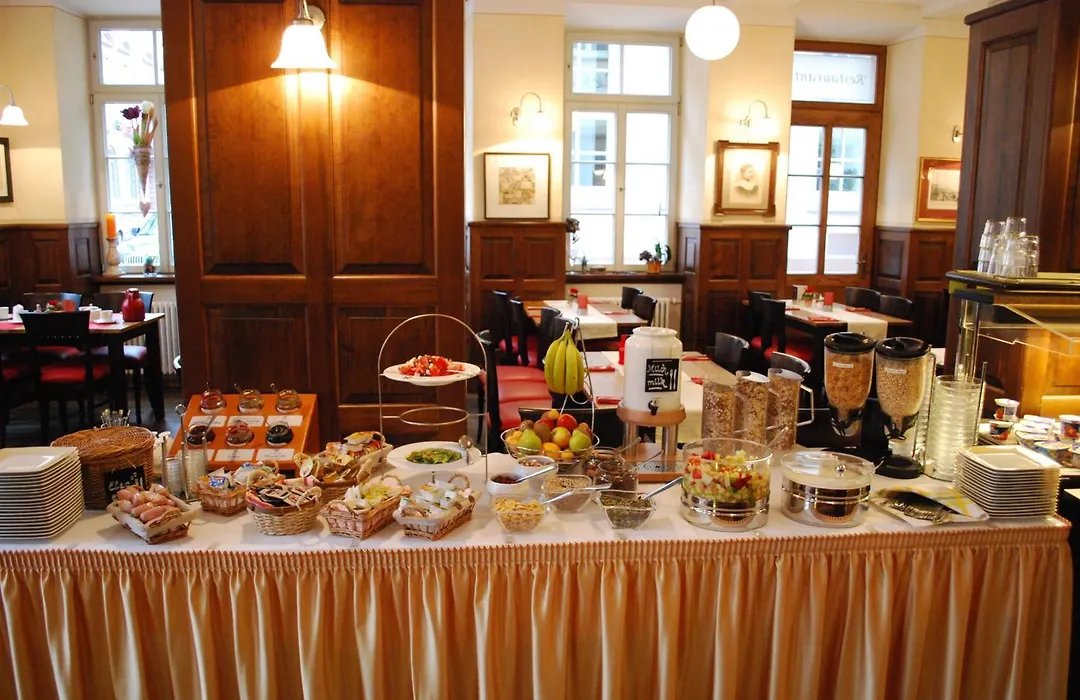 Hotel Goldener Falke-1