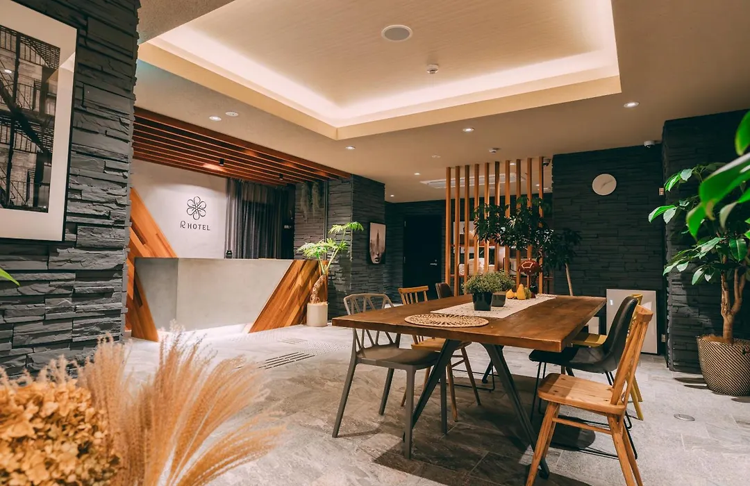R Hotel Honmachi-1