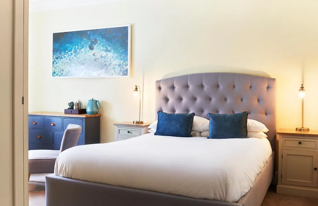 Outlaw'S Guest House-1