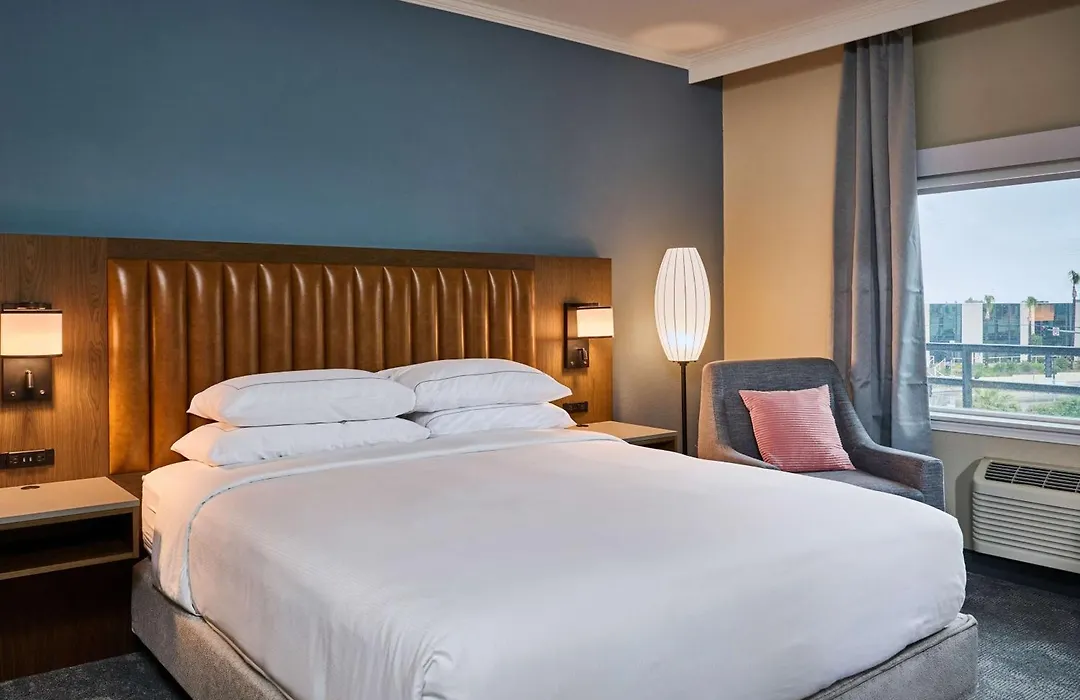 Doubletree By Hilton Chatsworth-1