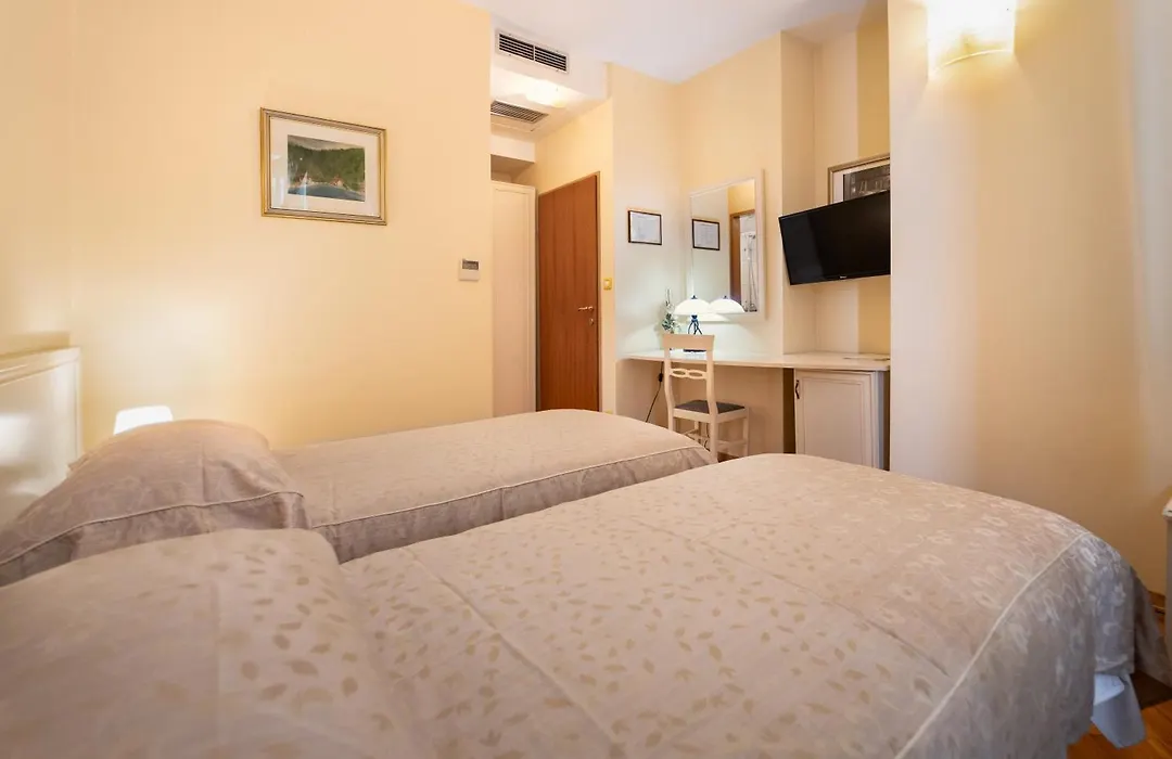 Hotel Peristil-1