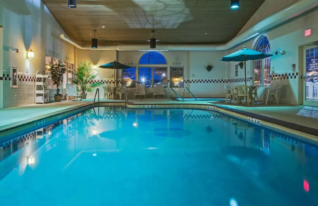 Holiday Inn Express & Suites Zion By Ihg - Great Lakes-Free Breakfast And Naval Base Shuttle-1