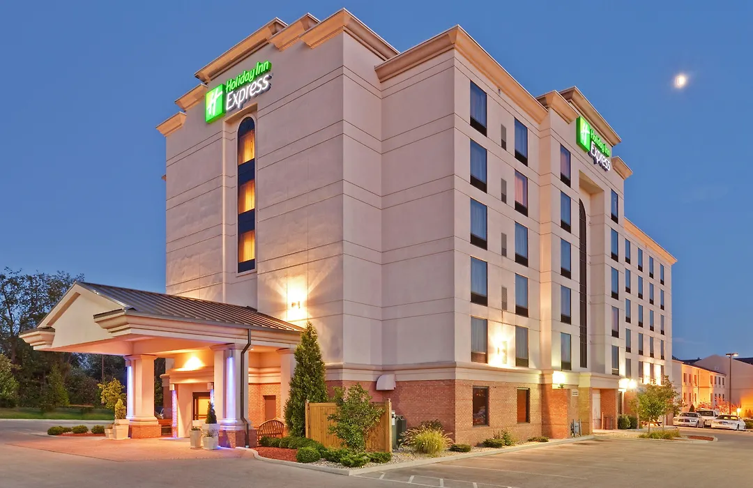 Holiday Inn Express & Suites Bloomington By Ihg-1