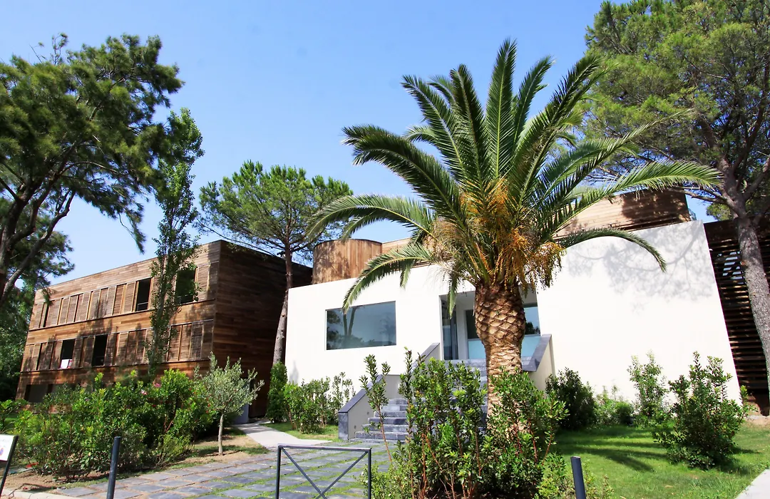 Hôtel&Lodges Moby Dick-1