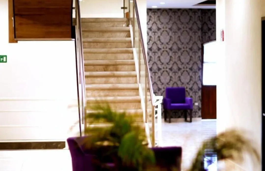 Hotel Leones-1