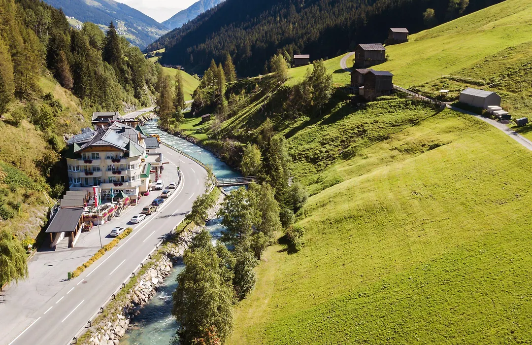 Hotel Höllroah-1