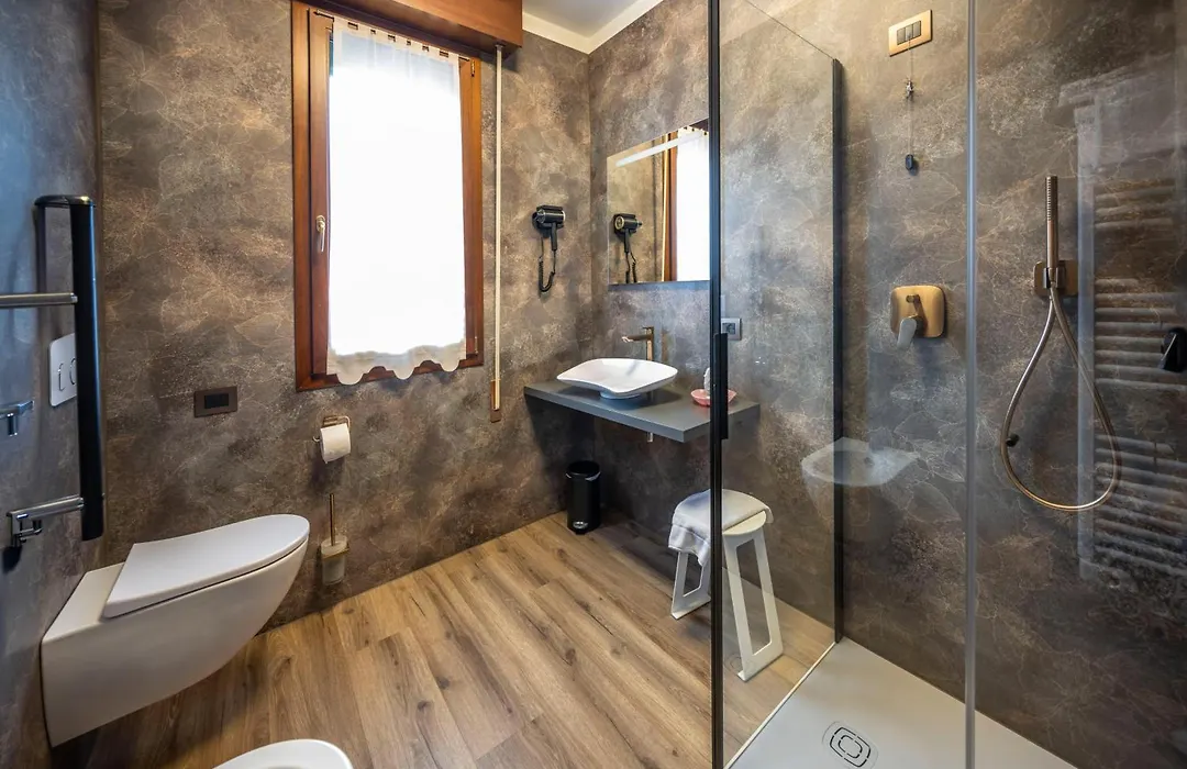 Hotel Confine-1