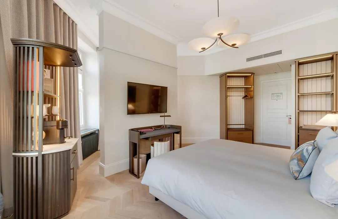 Small Luxury Hotel Ambassador Zurich-1
