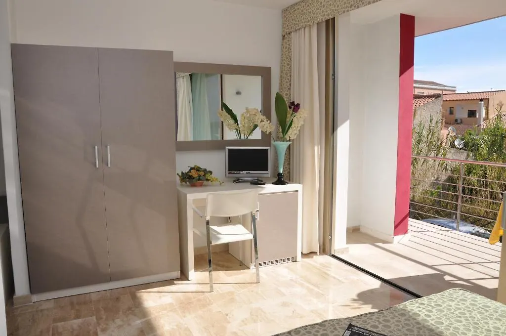 Gil's Hotel-1