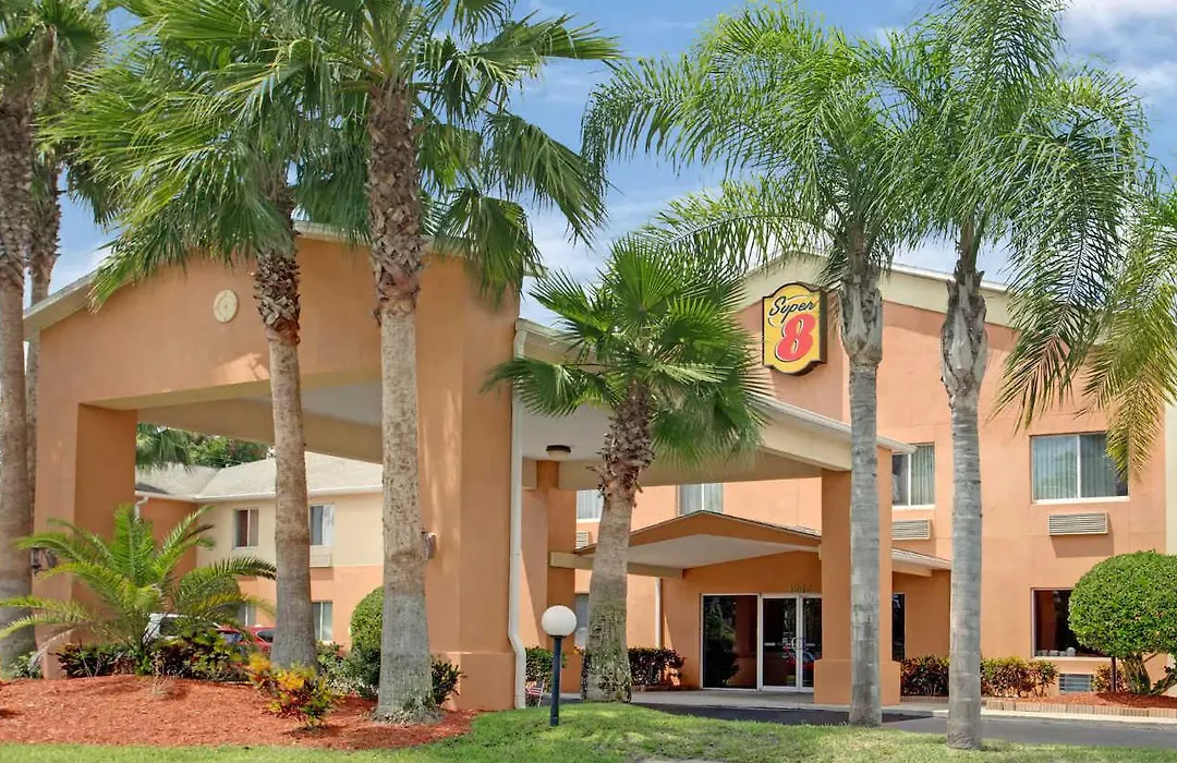 Super 8 By Wyndham Daytona Beach-1
