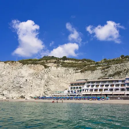Hotel Vittorio Beach Resort-2