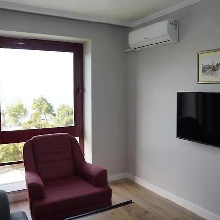 Royal Homes 402-2