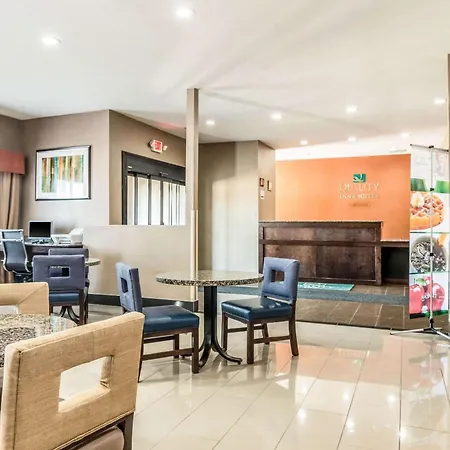 Quality Inn & Suites Salem Near I-57-2