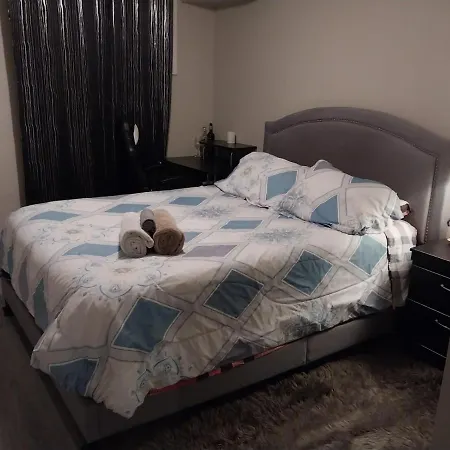 Lovely And Calm Townhouse With Free Parking-3