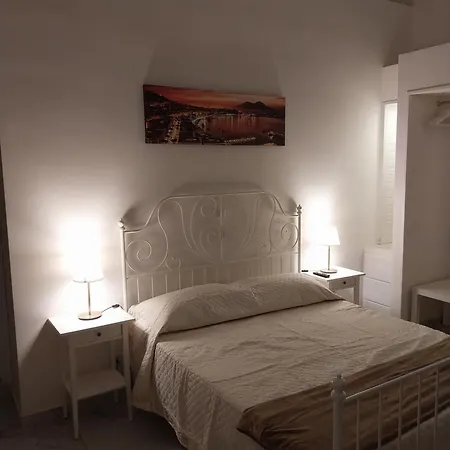 Quartieri Spagnoli Rooms-2