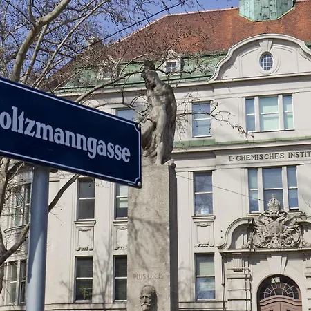 Hotel Boltzmann-2