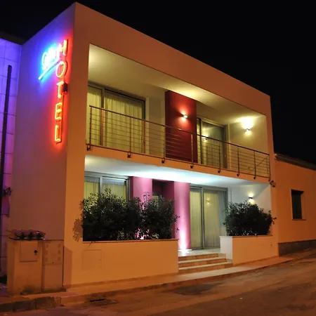 Gil's Hotel-2