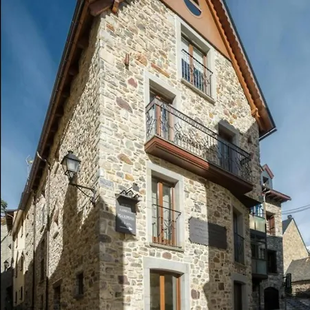 Casa Gigante De Sallent - Exclusiva Y Con Historia-2
