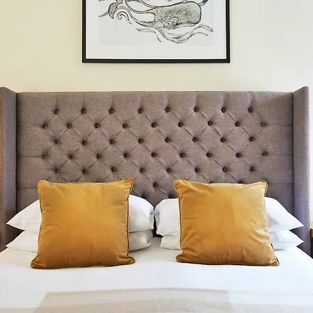 Outlaw'S Guest House-3