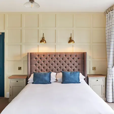 Outlaw'S Guest House-2