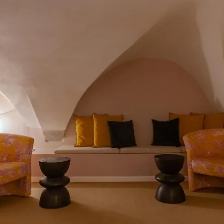 Lunaria Suites - Fyodor Dostoyevsky'S House-3