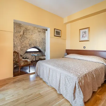 Hotel Peristil-3