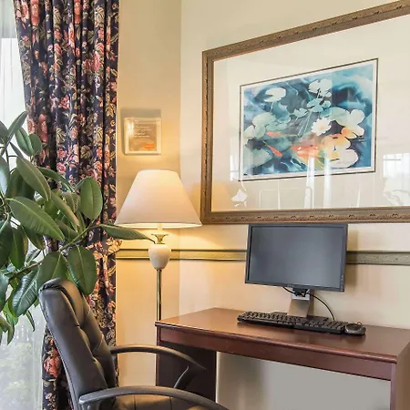 Quality Hotel & Suites-3