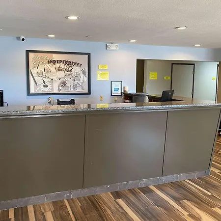 Super 8 By Wyndham Independence Ks-3