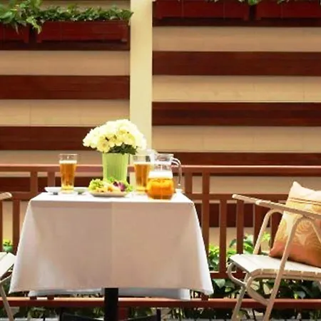 Rose Hotel-2