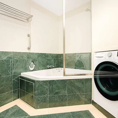 Ocean View Studio Apartment Surfers Paradise - Free Parking-3