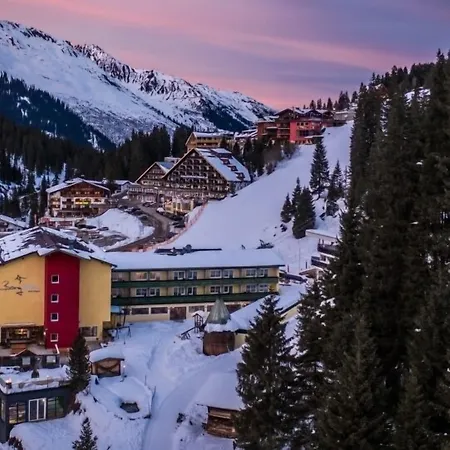 Berghotel Hochfuegen-3