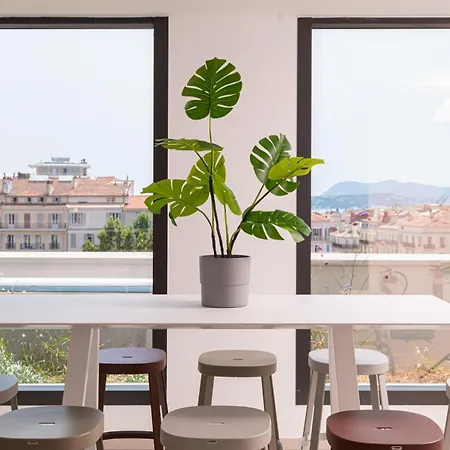 Apparthotel Privilodges Toulon Centre Gare-2