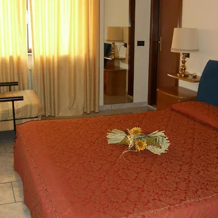 Hotel 2000-2
